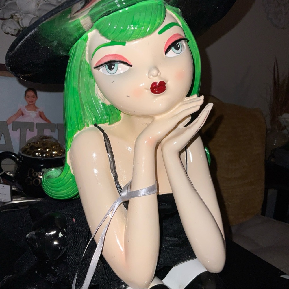 BELLA LUX HALLOWEEN WITCH 27” LARGE RESIN SITTER FIGURINE
